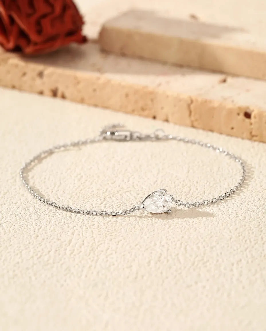 0.8ct pear-cut moissanite teardrop bracelet in 925 sterling silver