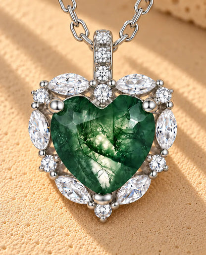 Heart Moss Agate Halo Necklace in 925 Sterling Silver - close-up of the moss agate and its setting