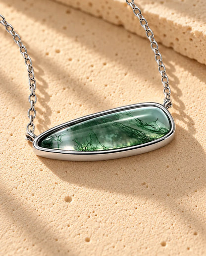 Moss Agate Bar Necklace in 925 Sterling Silver - close-up of the moss agate and its setting