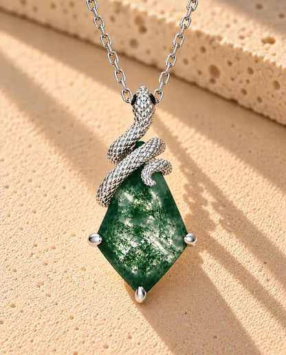 Snake Moss Agate Necklace in 925 Sterling Silver - close-up of the moss agate and its setting